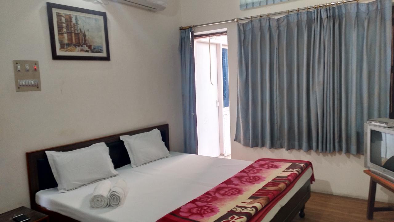 Ishan Paying Guest House Varanasi Bagian luar foto