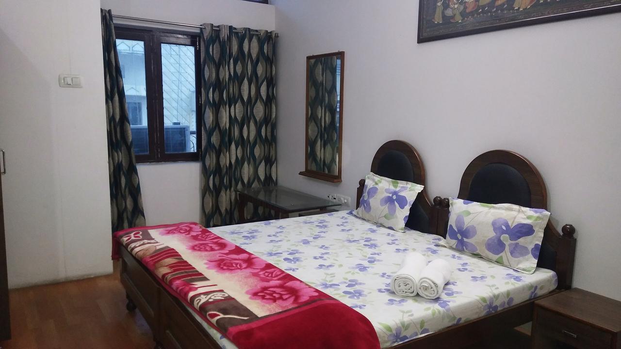 Ishan Paying Guest House Varanasi Bagian luar foto