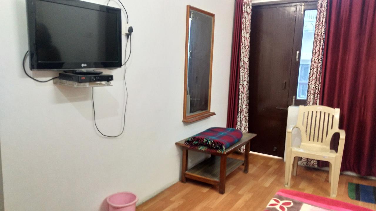 Ishan Paying Guest House Varanasi Bagian luar foto