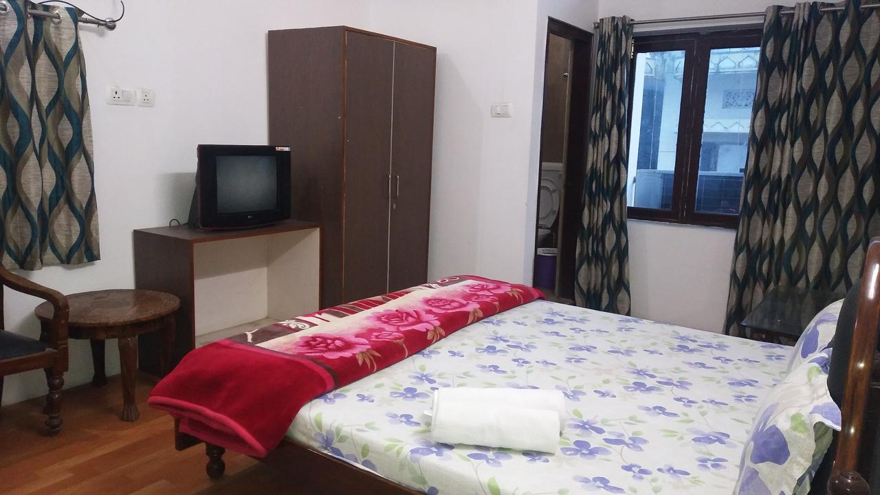 Ishan Paying Guest House Varanasi Bagian luar foto