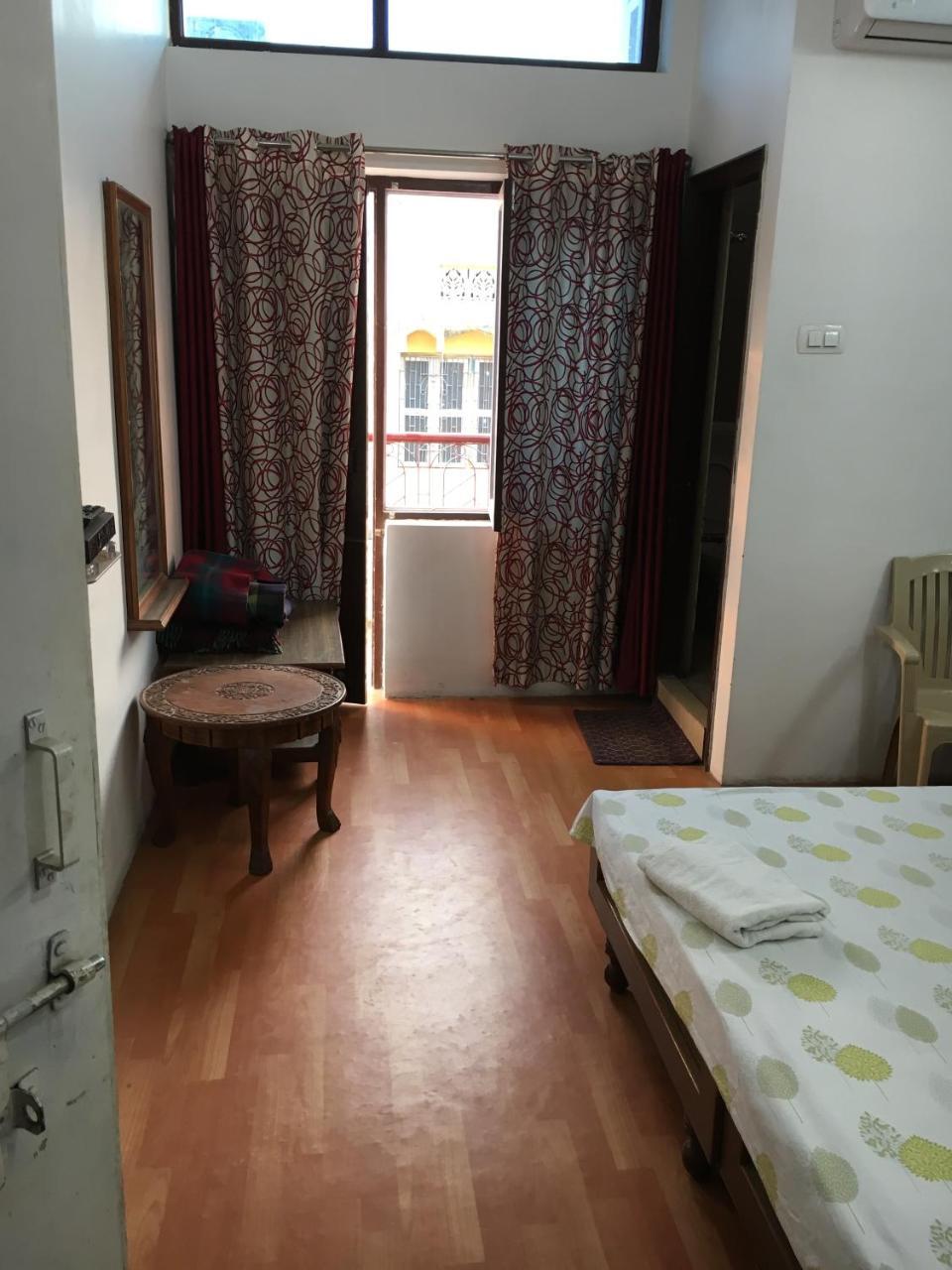 Ishan Paying Guest House Varanasi Bagian luar foto