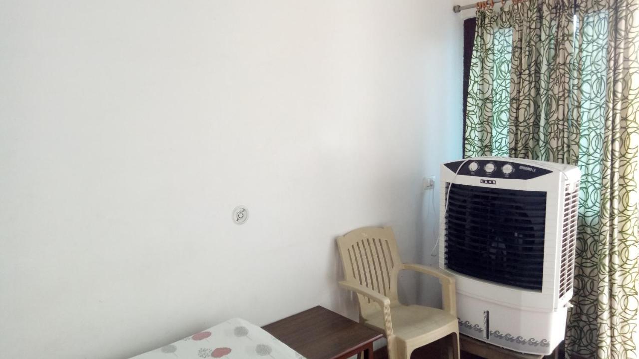 Ishan Paying Guest House Varanasi Bagian luar foto