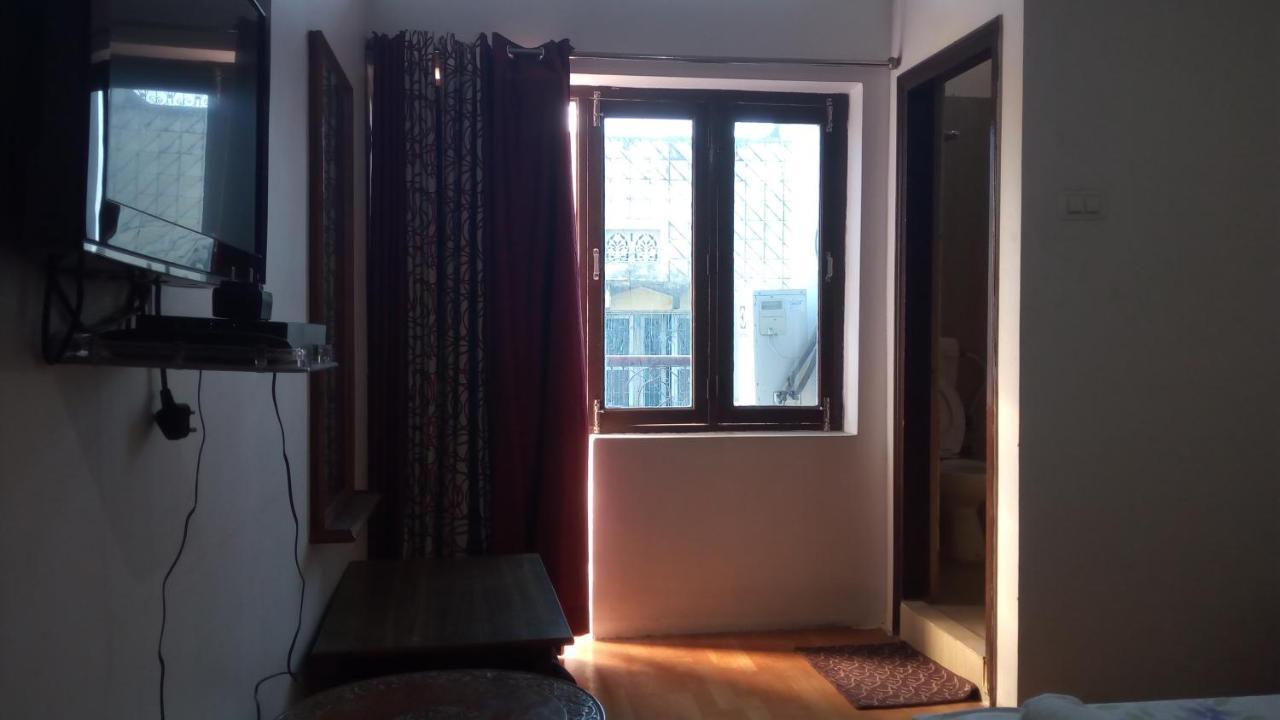 Ishan Paying Guest House Varanasi Bagian luar foto