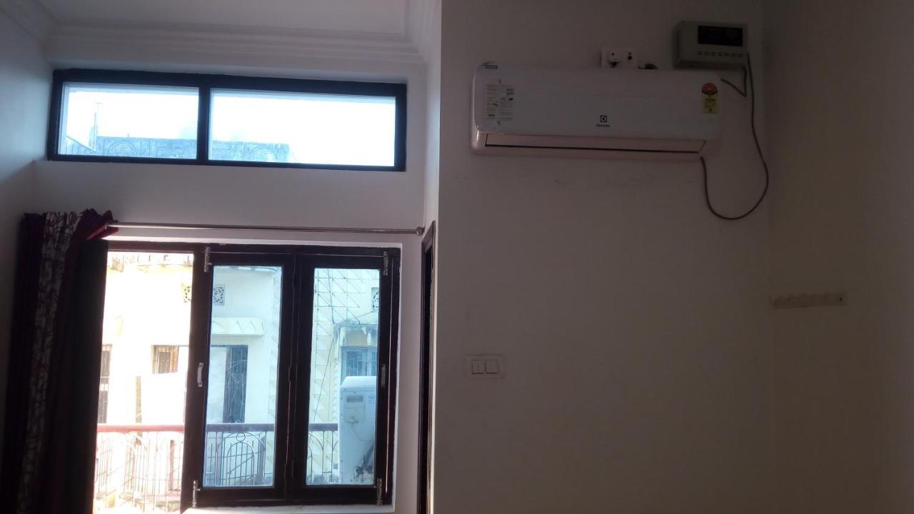Ishan Paying Guest House Varanasi Bagian luar foto
