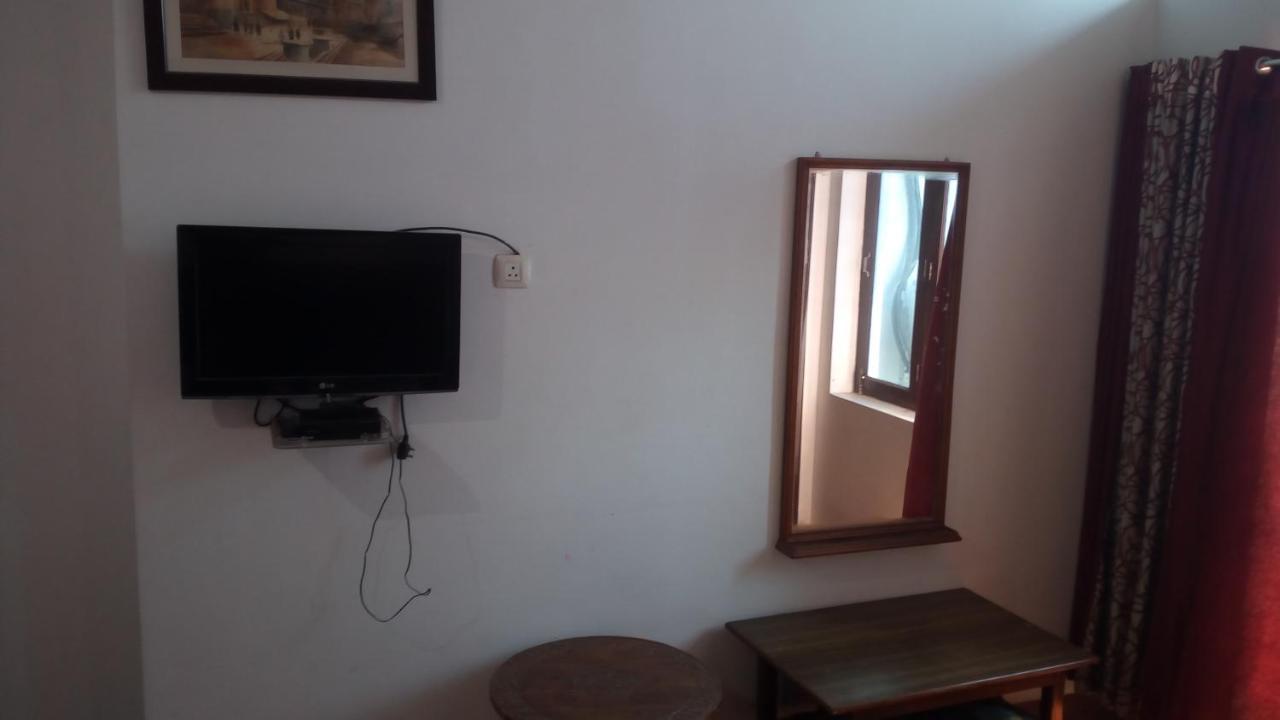 Ishan Paying Guest House Varanasi Bagian luar foto