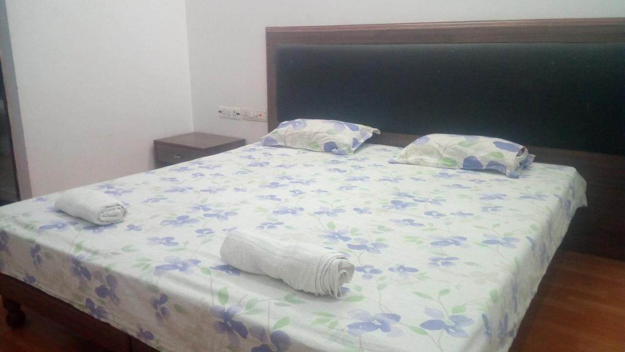 Ishan Paying Guest House Varanasi Bagian luar foto