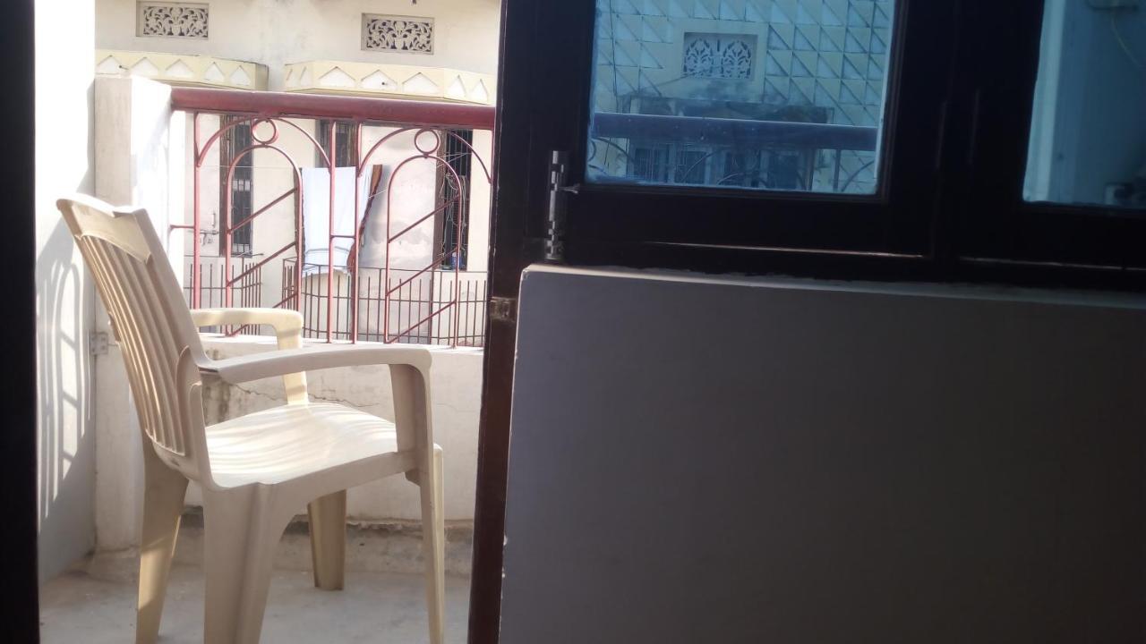 Ishan Paying Guest House Varanasi Bagian luar foto